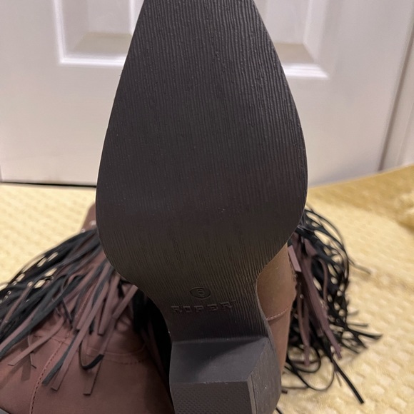 Size 6 Roper women’s cowboy boots with fringe - Picture 6 of 12